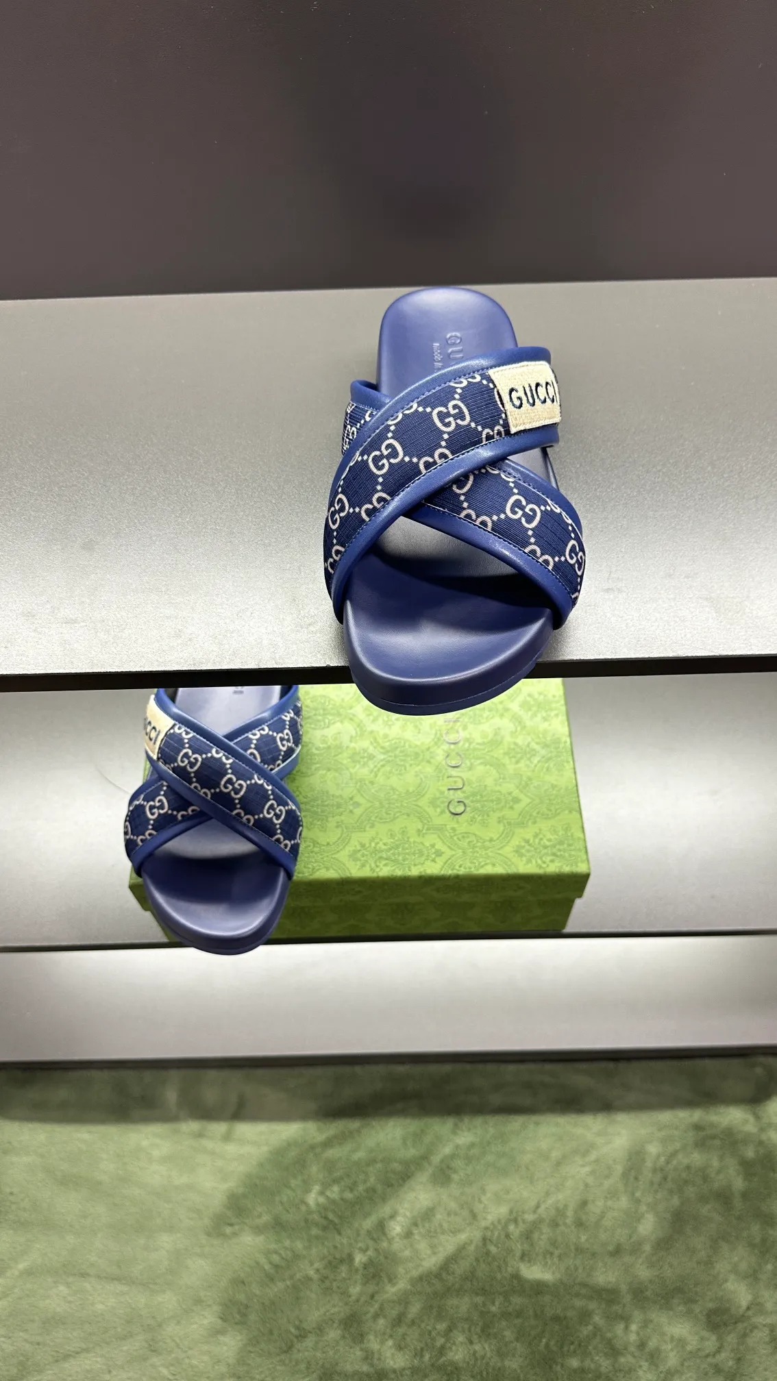 [G Family Couple Style] P: 300💰Female size 36~40 Men's size 39~45, (46. Custom-made Unisex GG slippers This slipper is made of GG polyester fiber and is decorated with a Gucci label on the front, adding a striking logo feel to the style. Beige GG recycled polyester fiber Unisex leather trim "Gucci Made in Italy" embroidered label Rubber sole Flat Made in Italy